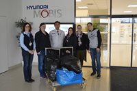 Předávání sbírky použitého oblečení